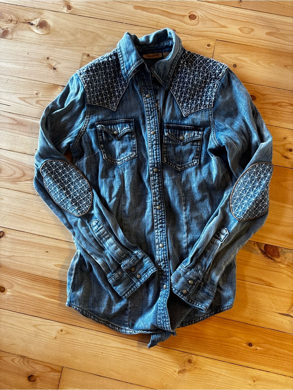 Denim pearl snap